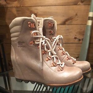 Sorel Conquest Wedge - NEVER WORN Size 7.5
